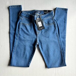 {SOLD} Fashion Nova Mid-rise Medium Blue Wash Skinny Jeans Size 0 | New W/Tags